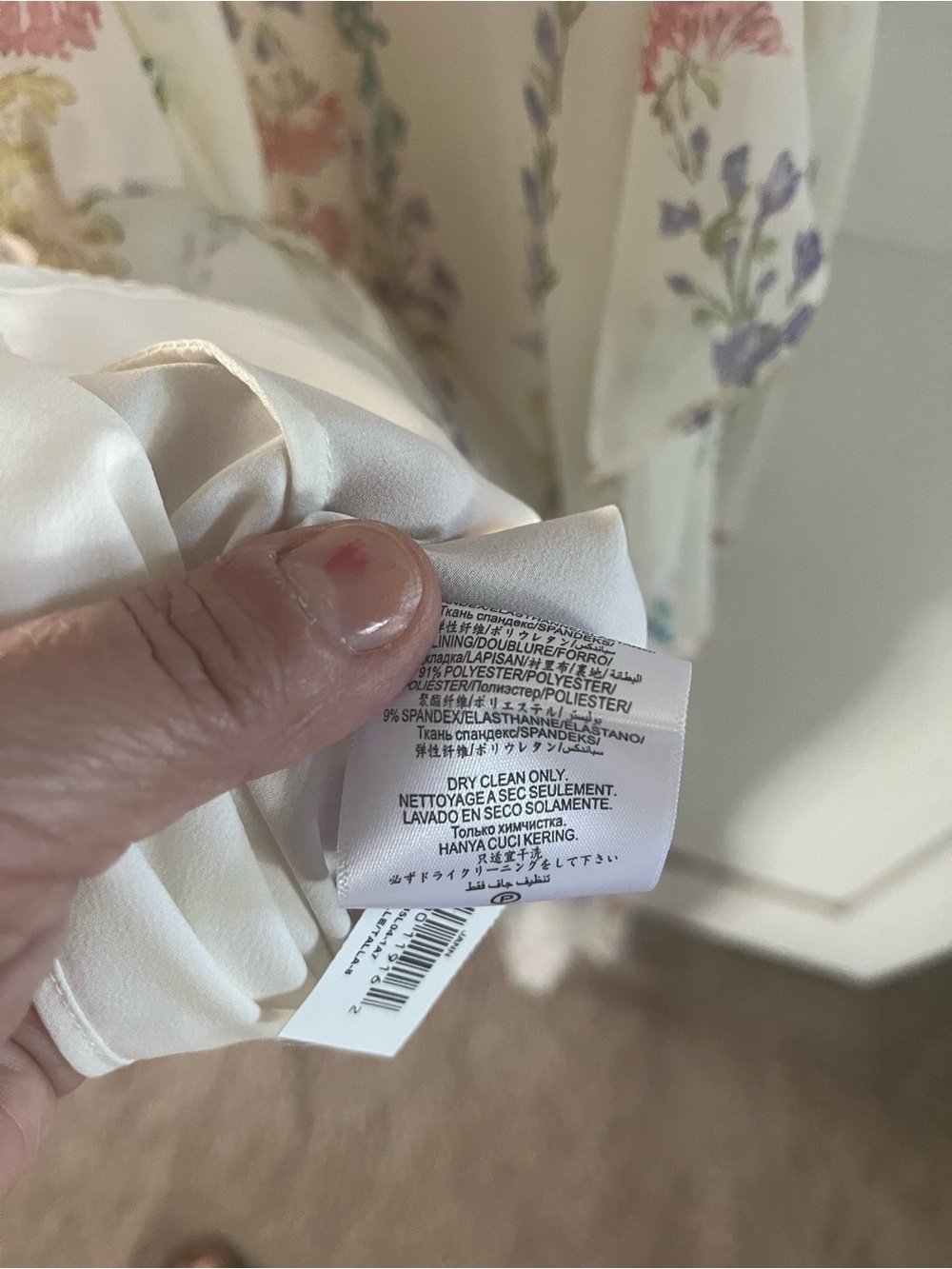 BCBGMaxazria silk floral dress. Never worn excellent condition. Size 8. - Picture 10 of 10
